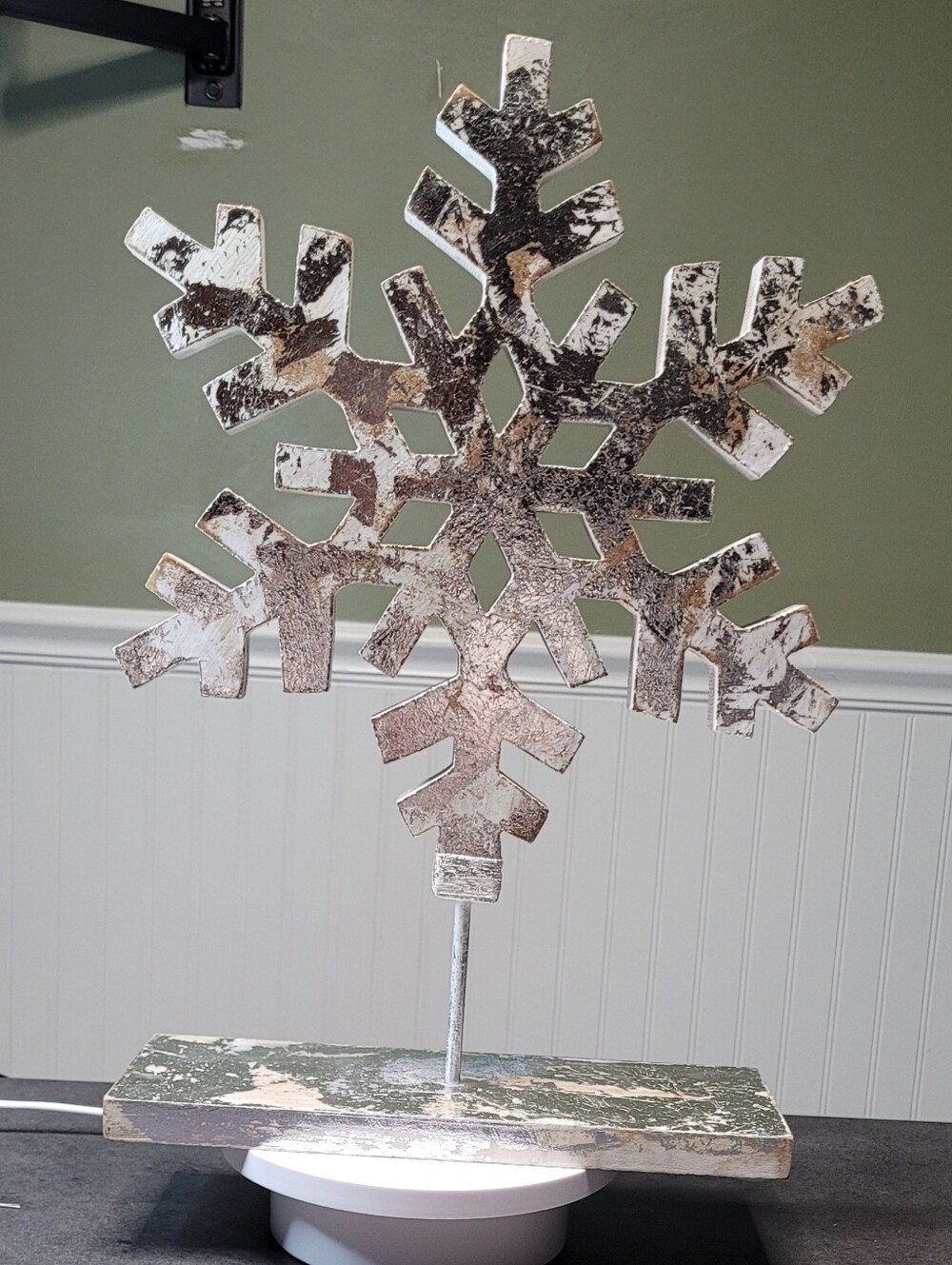 Hobby Lobby Rustic Distressed Wood Snowflake Tabletop Decor on Stand